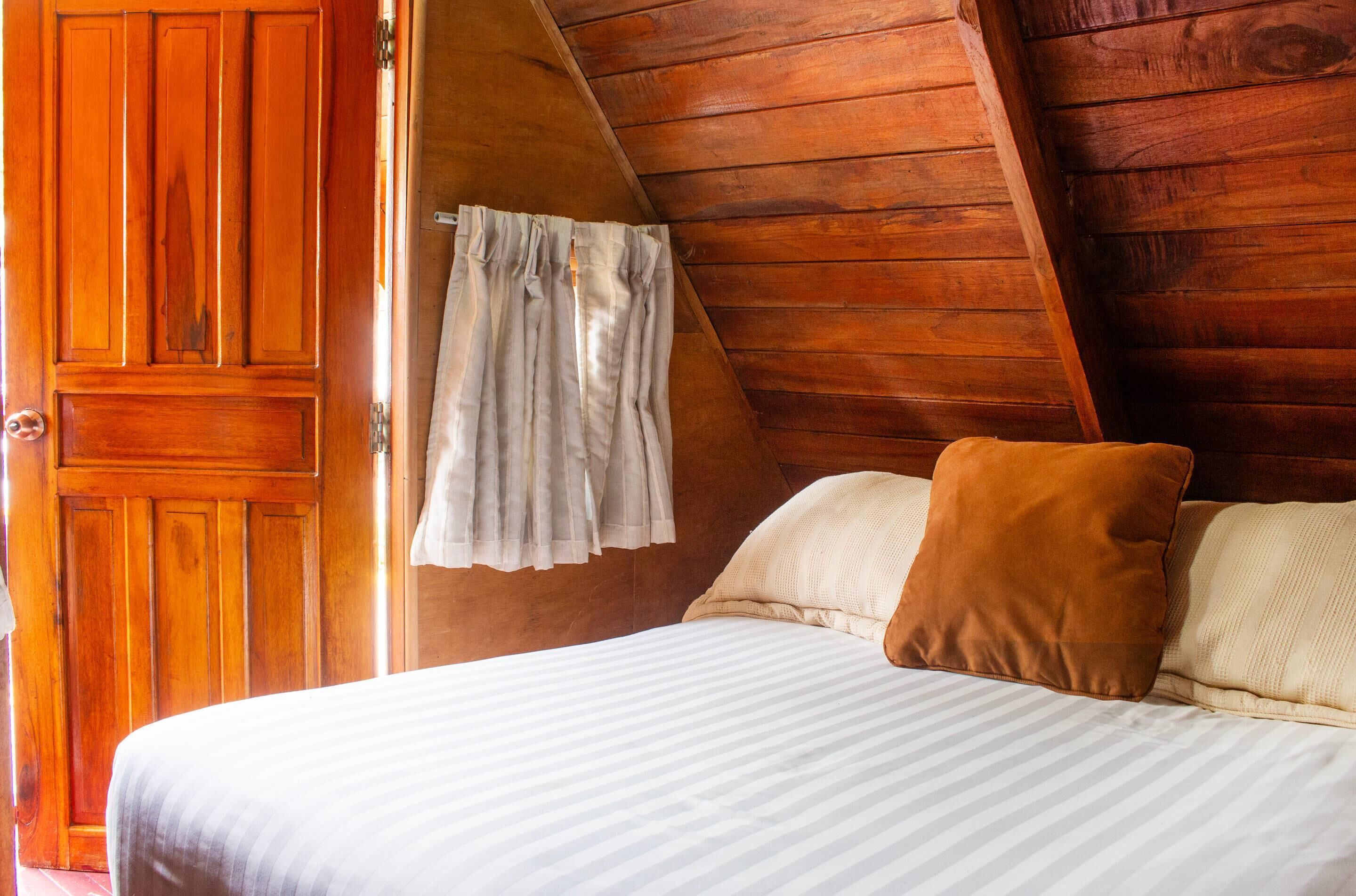 1 Queen Bed, Cabin Room