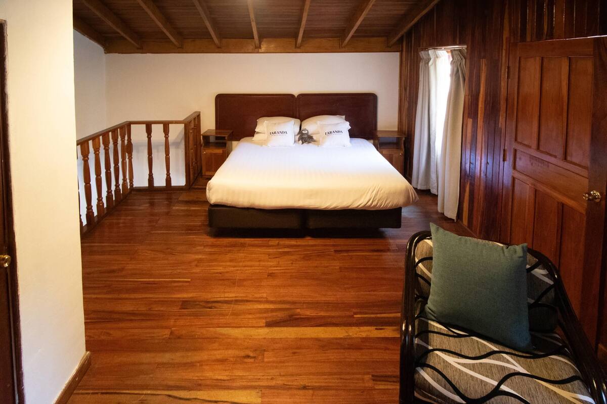 1 King Bed, Cabin Room