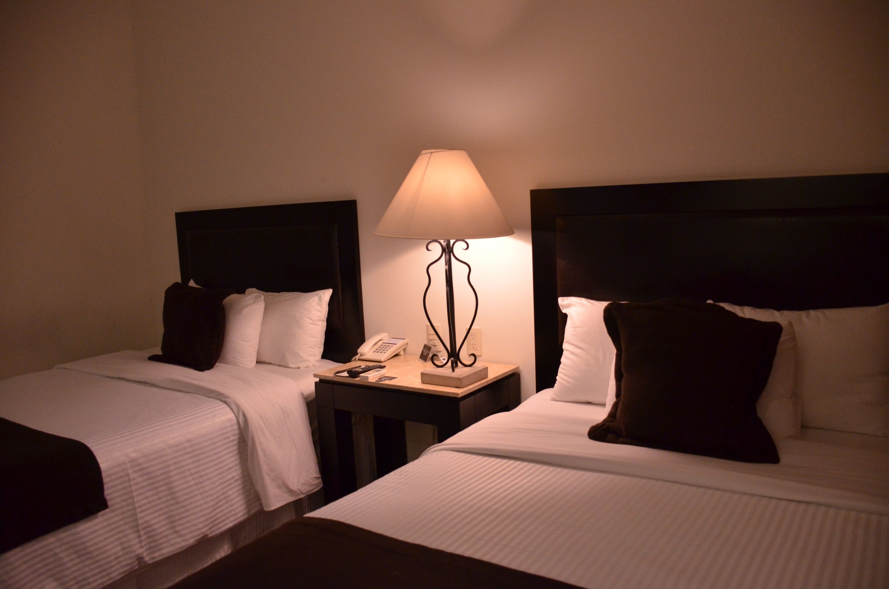 EXECUTIVE DOUBLE PLUS | In-room safe, desk, blackout drapes, iron/ironing board