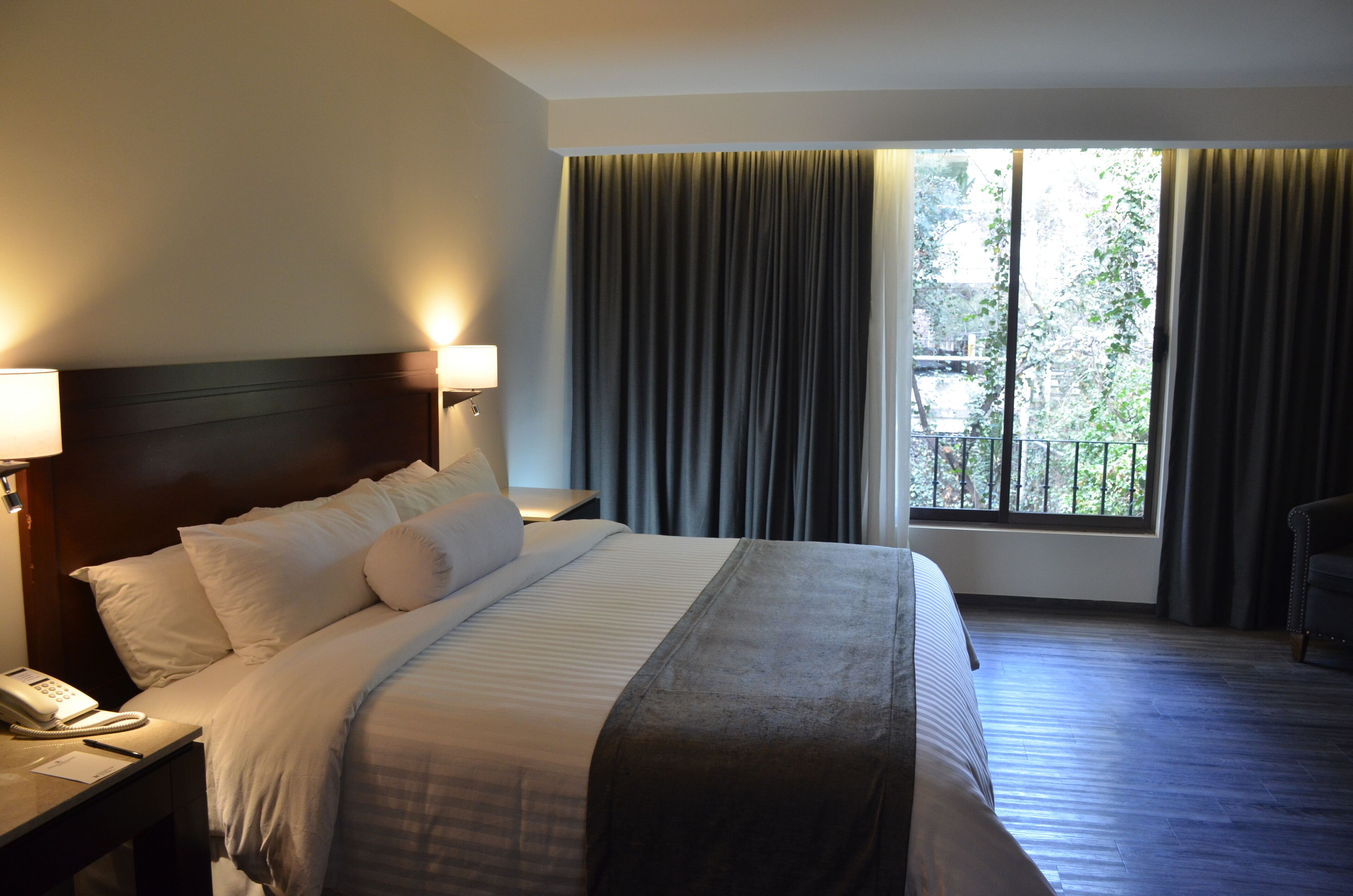 Junior Suite, 1 King Bed | In-room safe, desk, blackout drapes, iron/ironing board