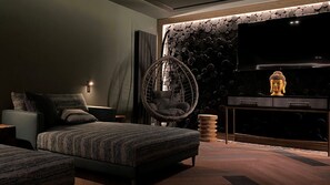 Couples treatment rooms, sauna, hot tub, steam room, body treatments