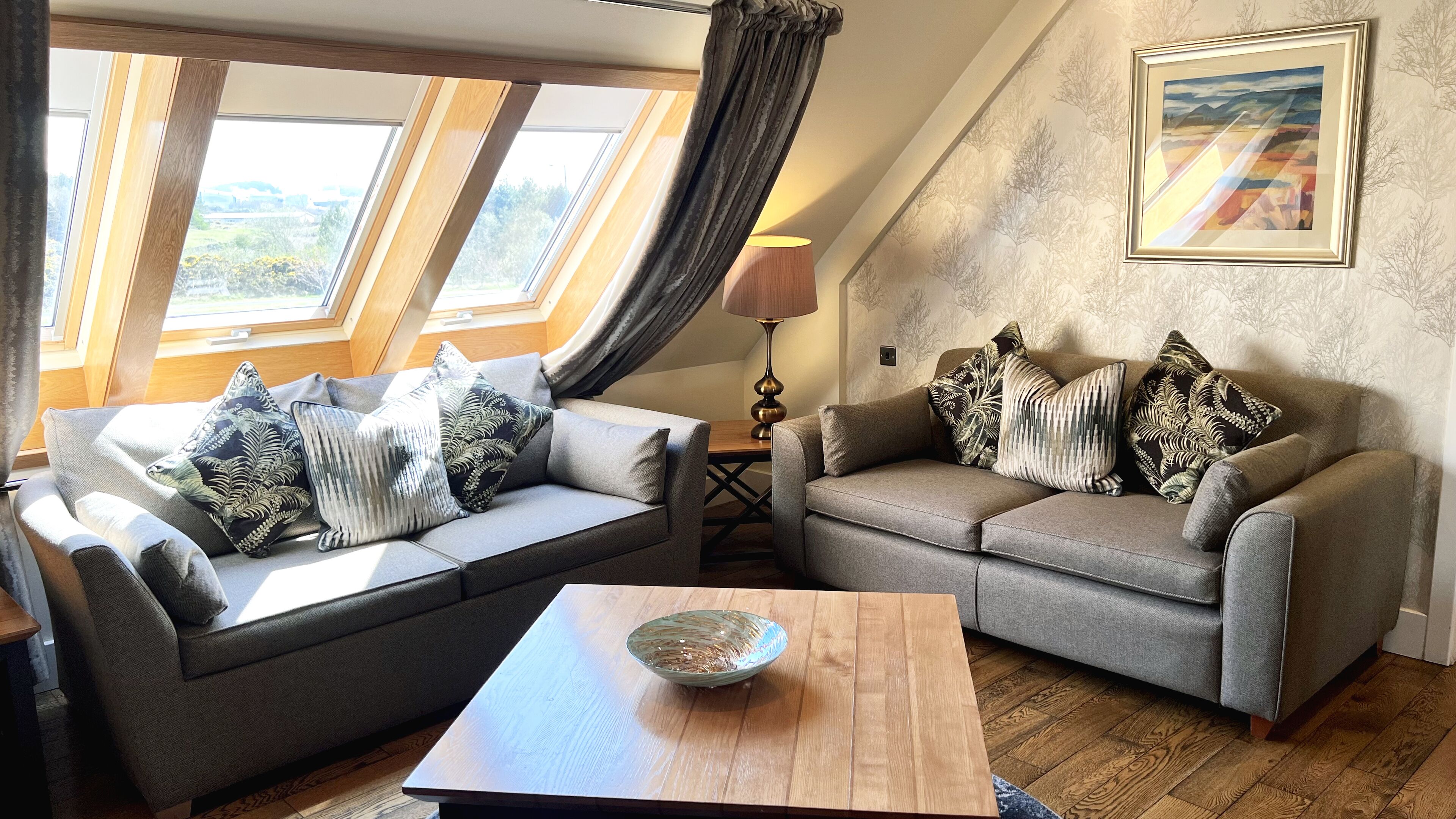 executive room | living area | flat-screen tv