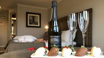 Double or Twin Room | In-room dining