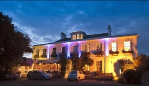 Front of property - evening/night - La Collinette Hotel (St. Peter Port)