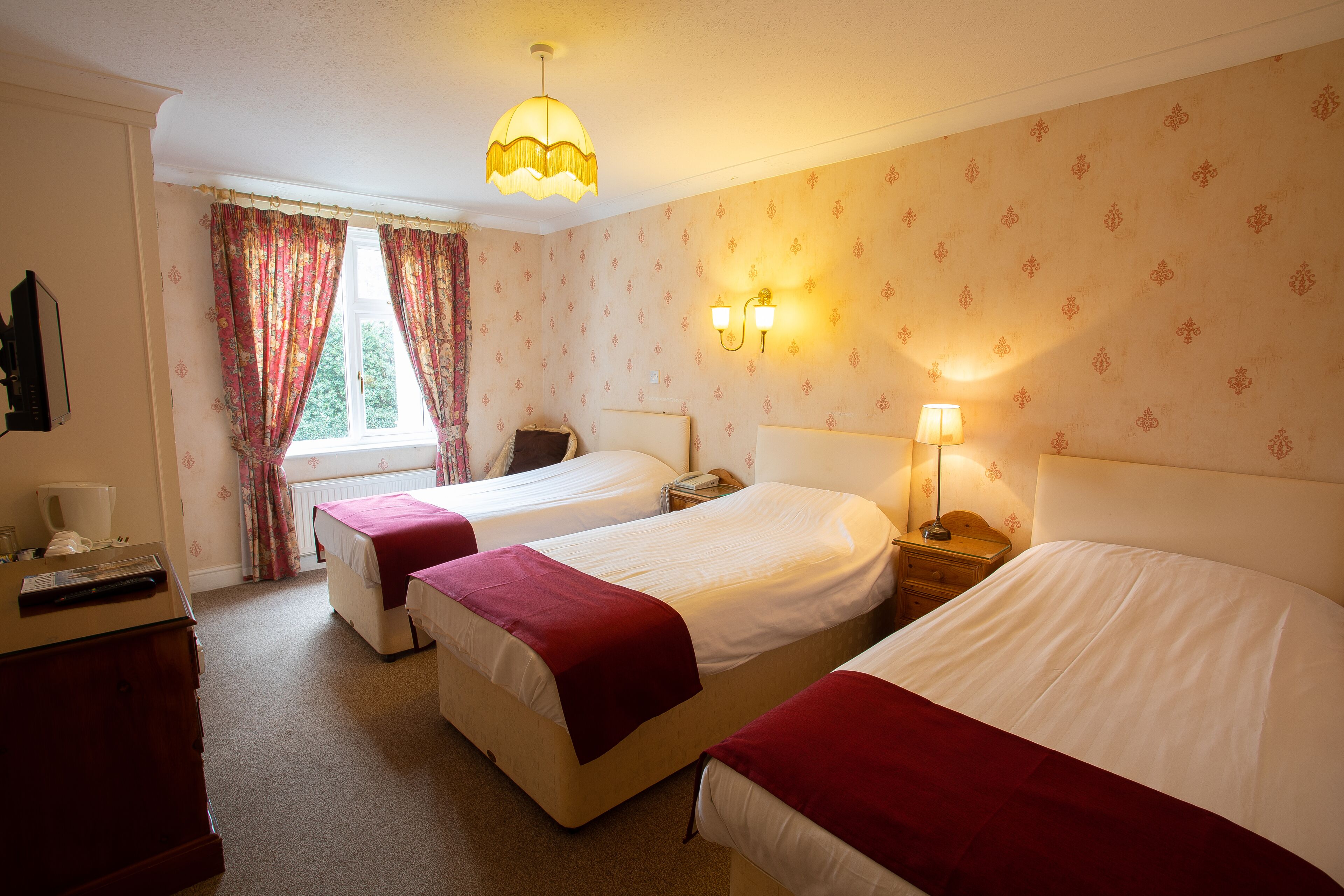 Photo - Fines Bayliwick Hotel