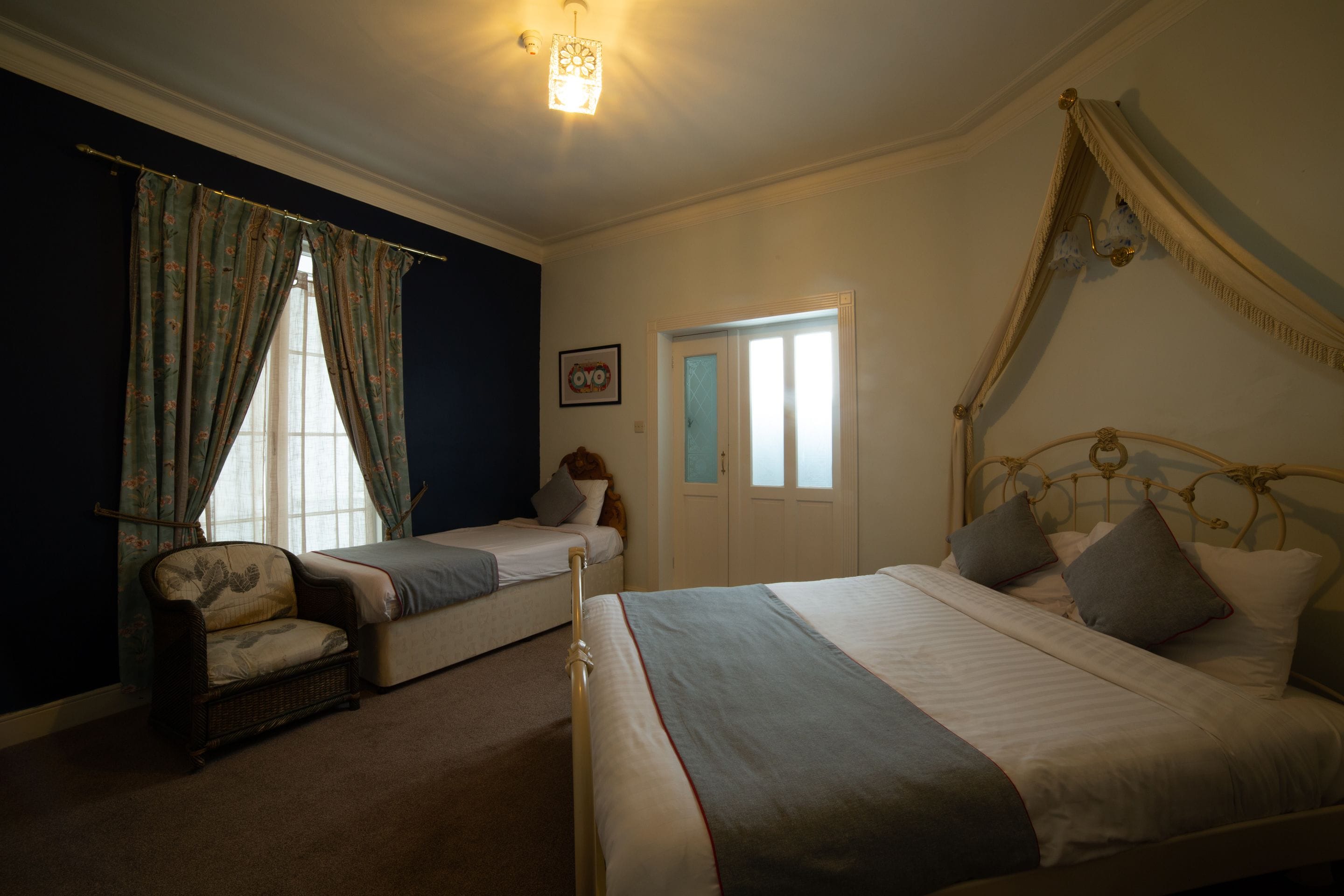 Photo - Fines Bayliwick Hotel