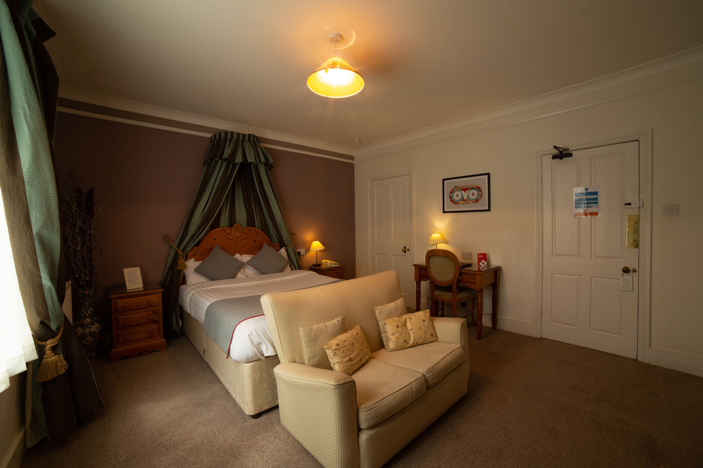 Photo - Fines Bayliwick Hotel