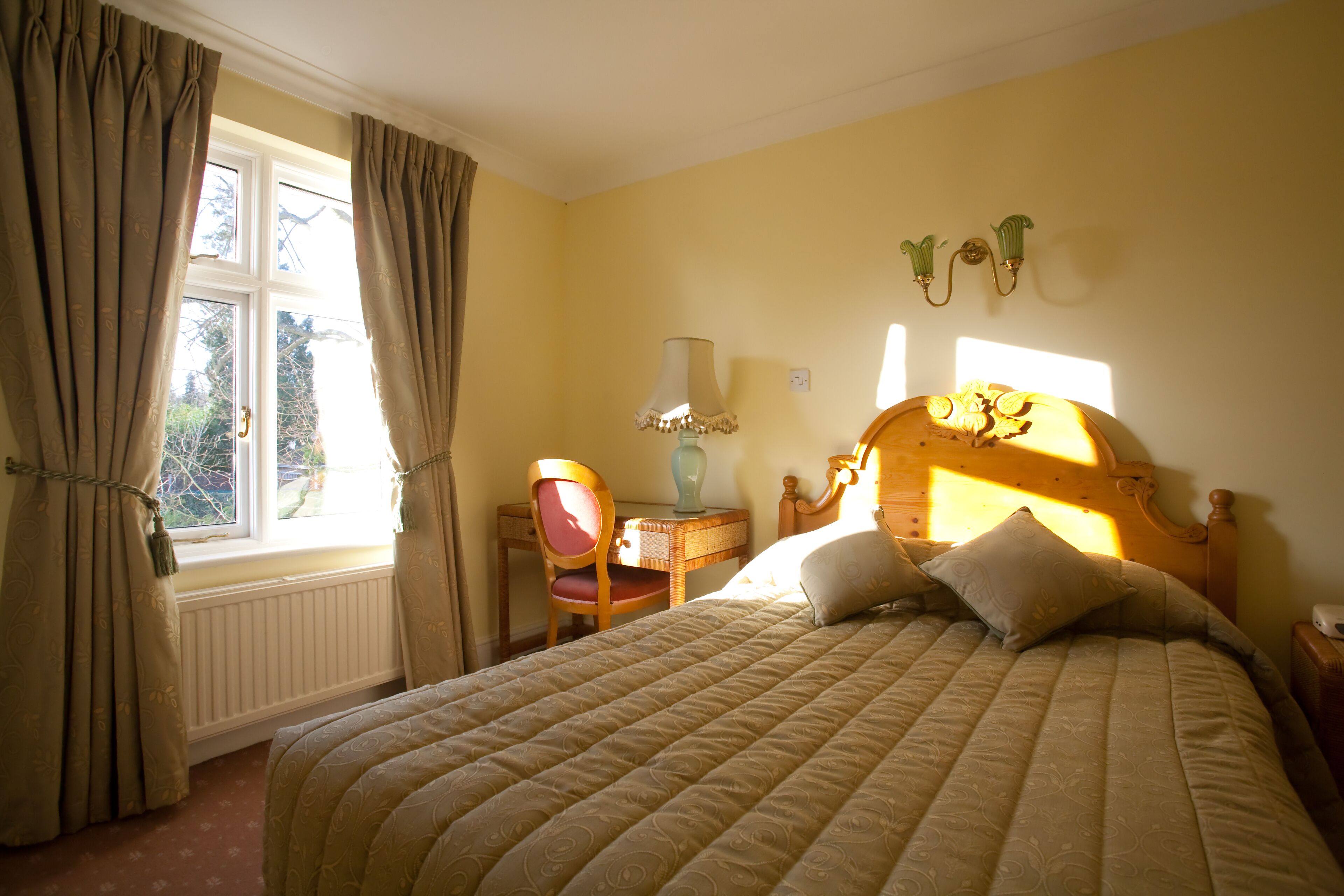 Photo - Fines Bayliwick Hotel