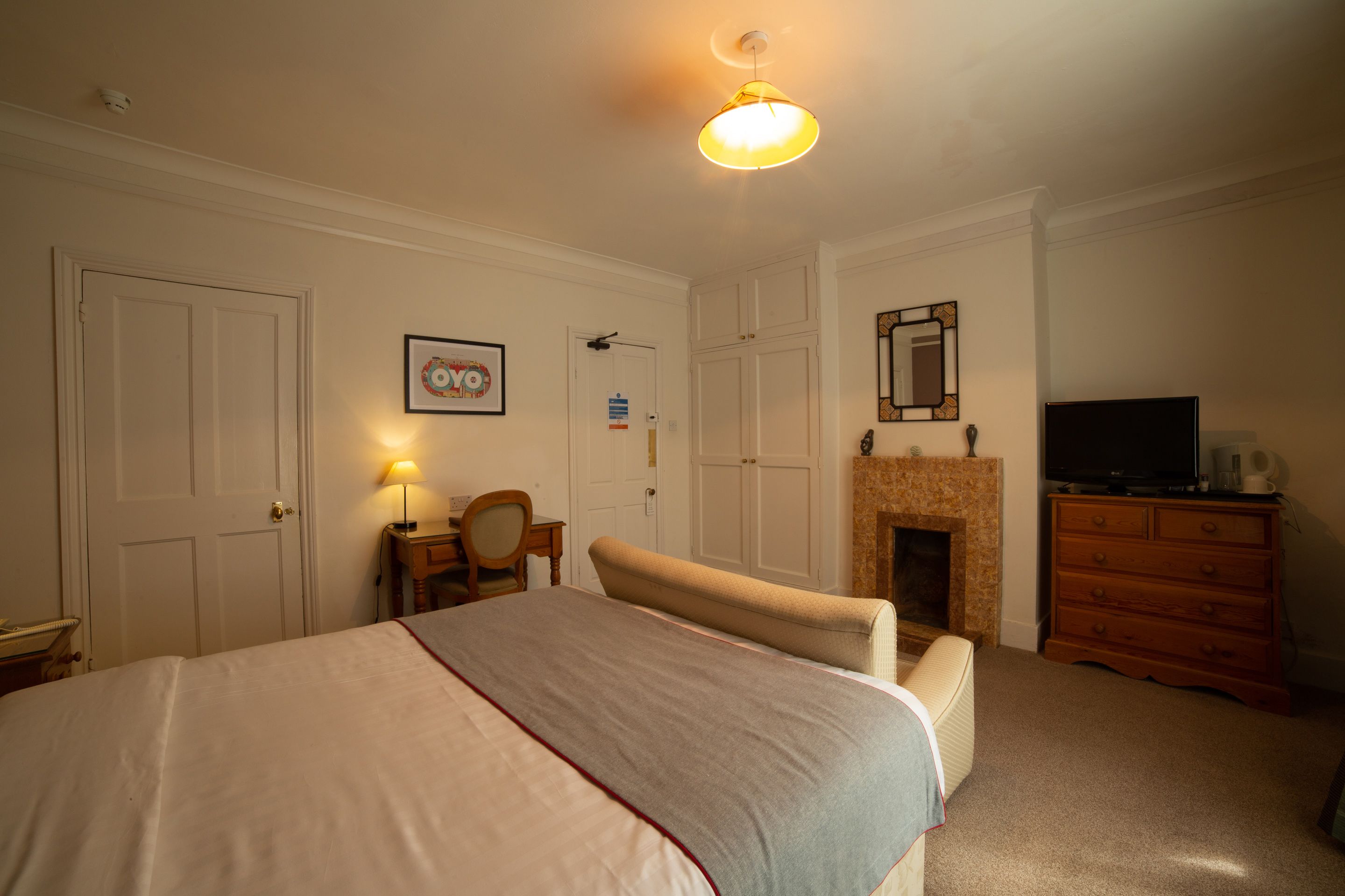 Photo - Fines Bayliwick Hotel