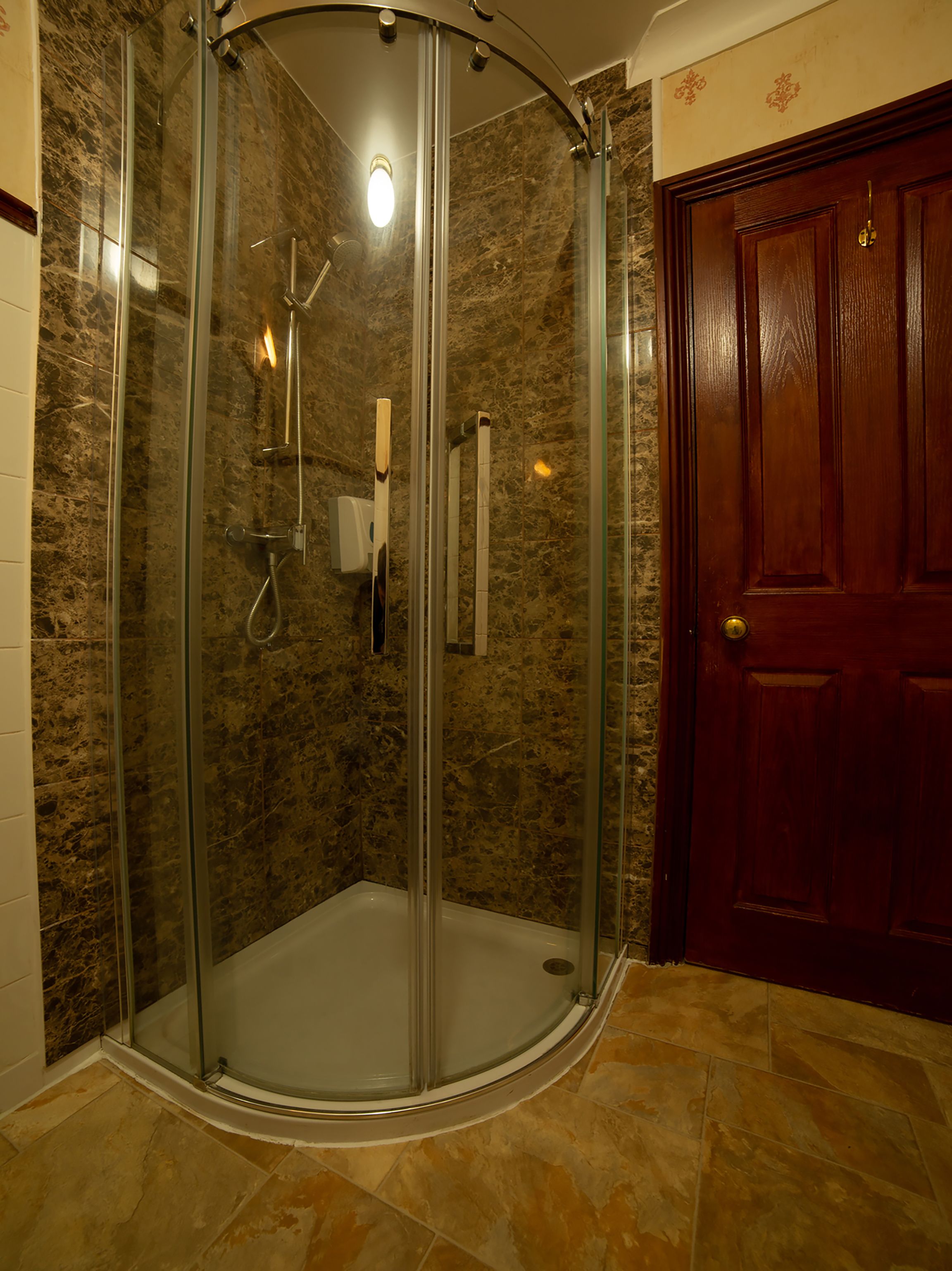 Photo - Fines Bayliwick Hotel