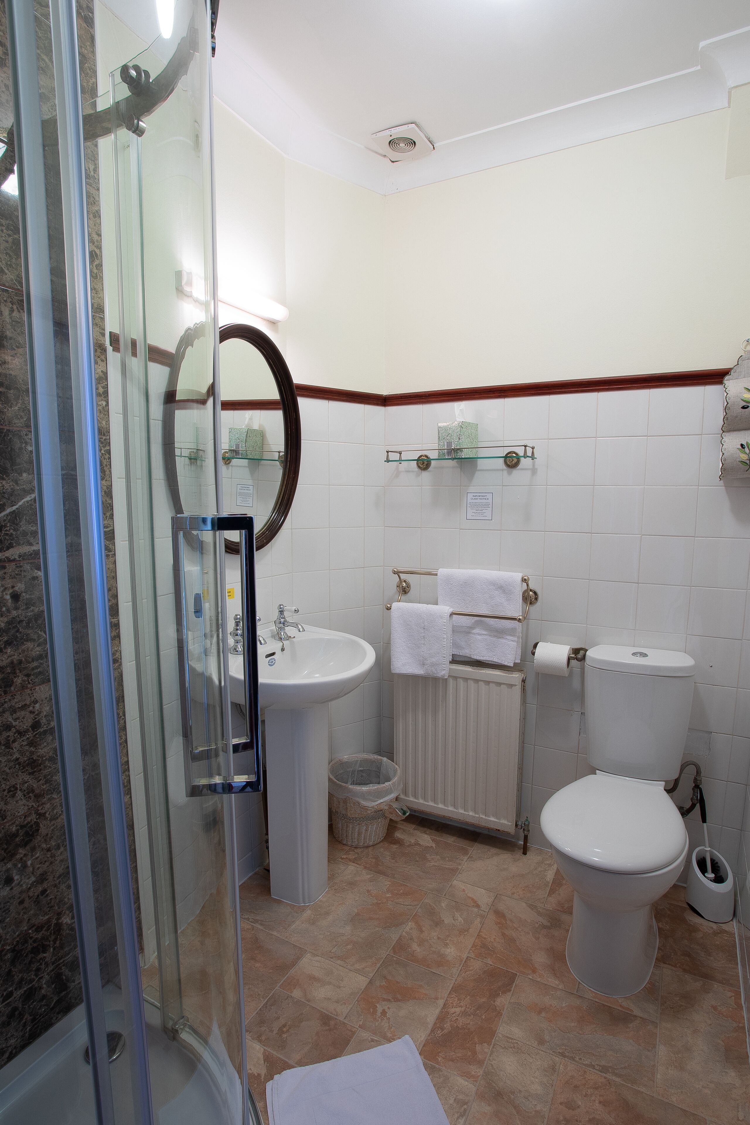 Photo - Fines Bayliwick Hotel