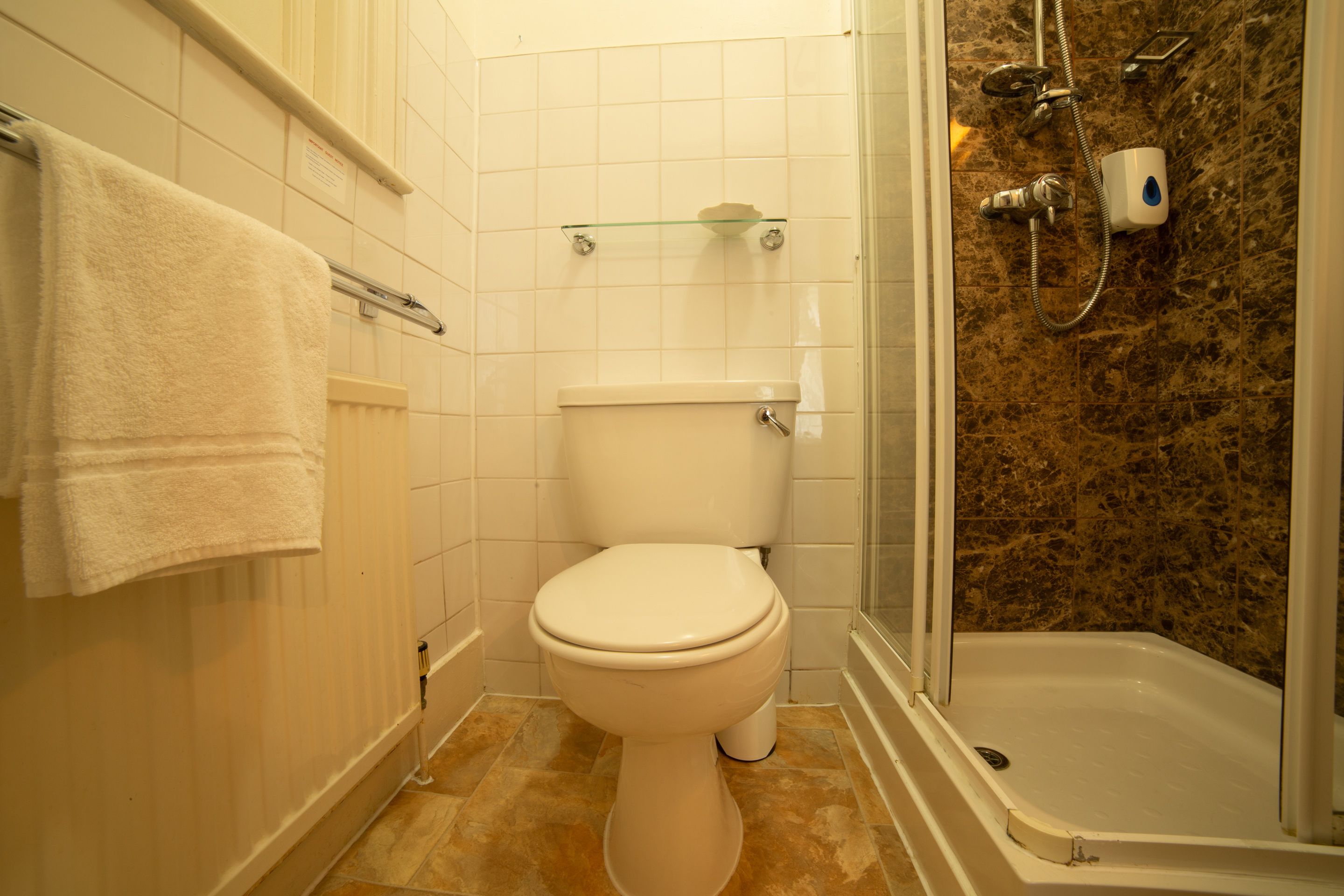 Photo - Fines Bayliwick Hotel