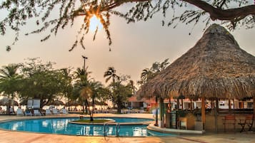 3 outdoor pools, pool umbrellas, pool loungers