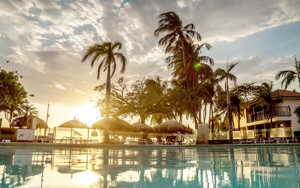 3 outdoor pools, pool umbrellas, sun loungers