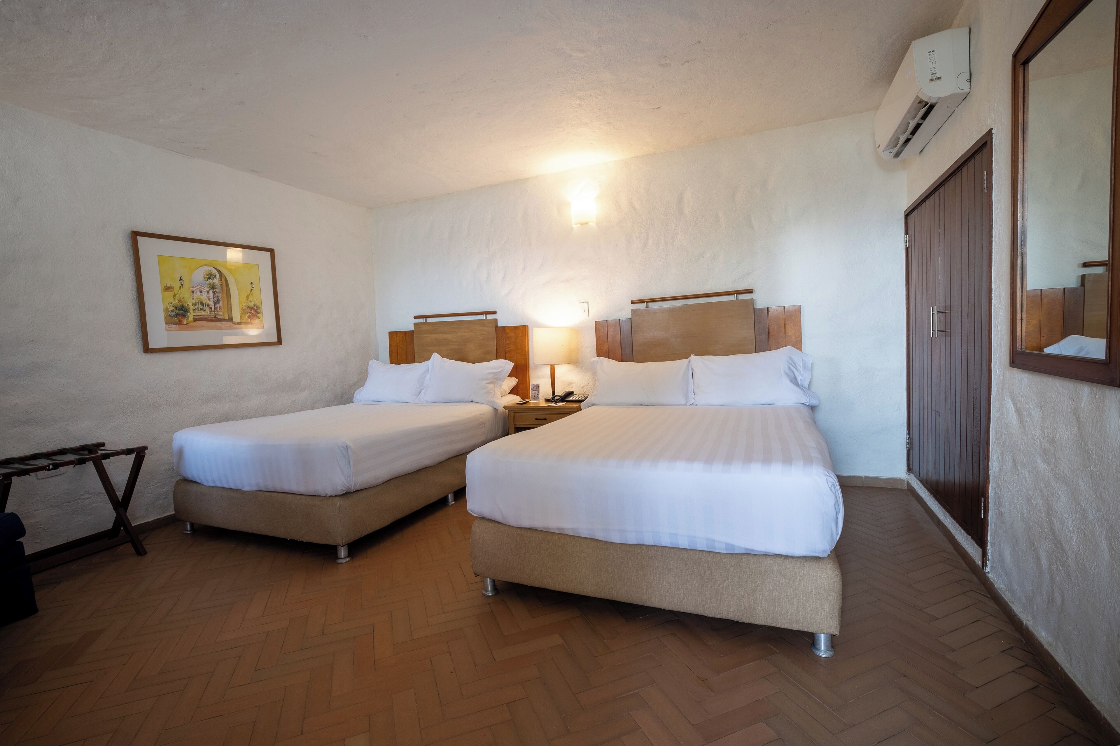 Standard Room, 2 Single Beds | In-room safe, desk, blackout curtains, soundproofing
