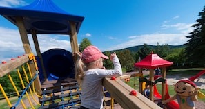 Children’s play area – outdoor
