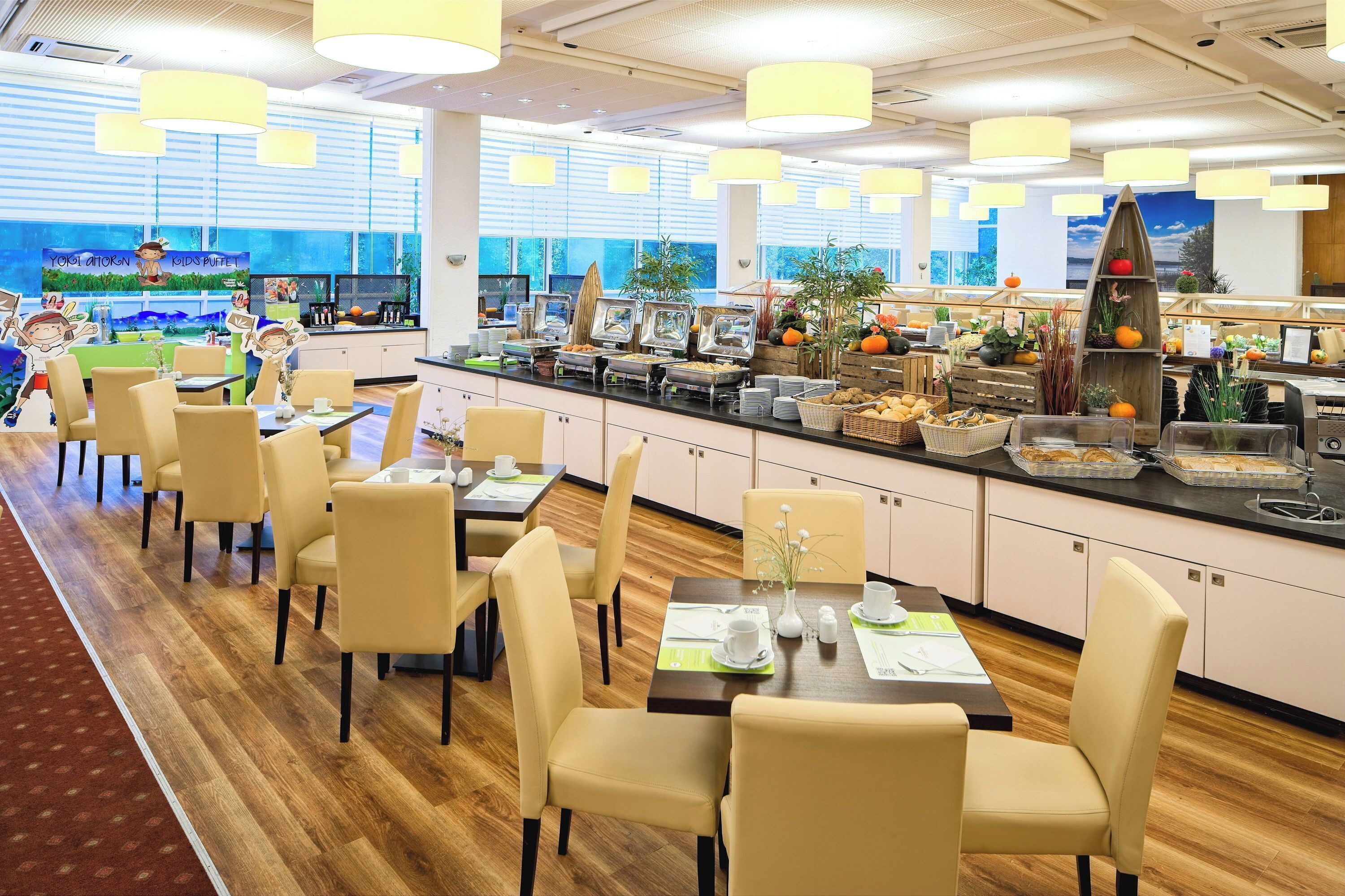 2 restaurants, breakfast, lunch, dinner served; German cuisine 