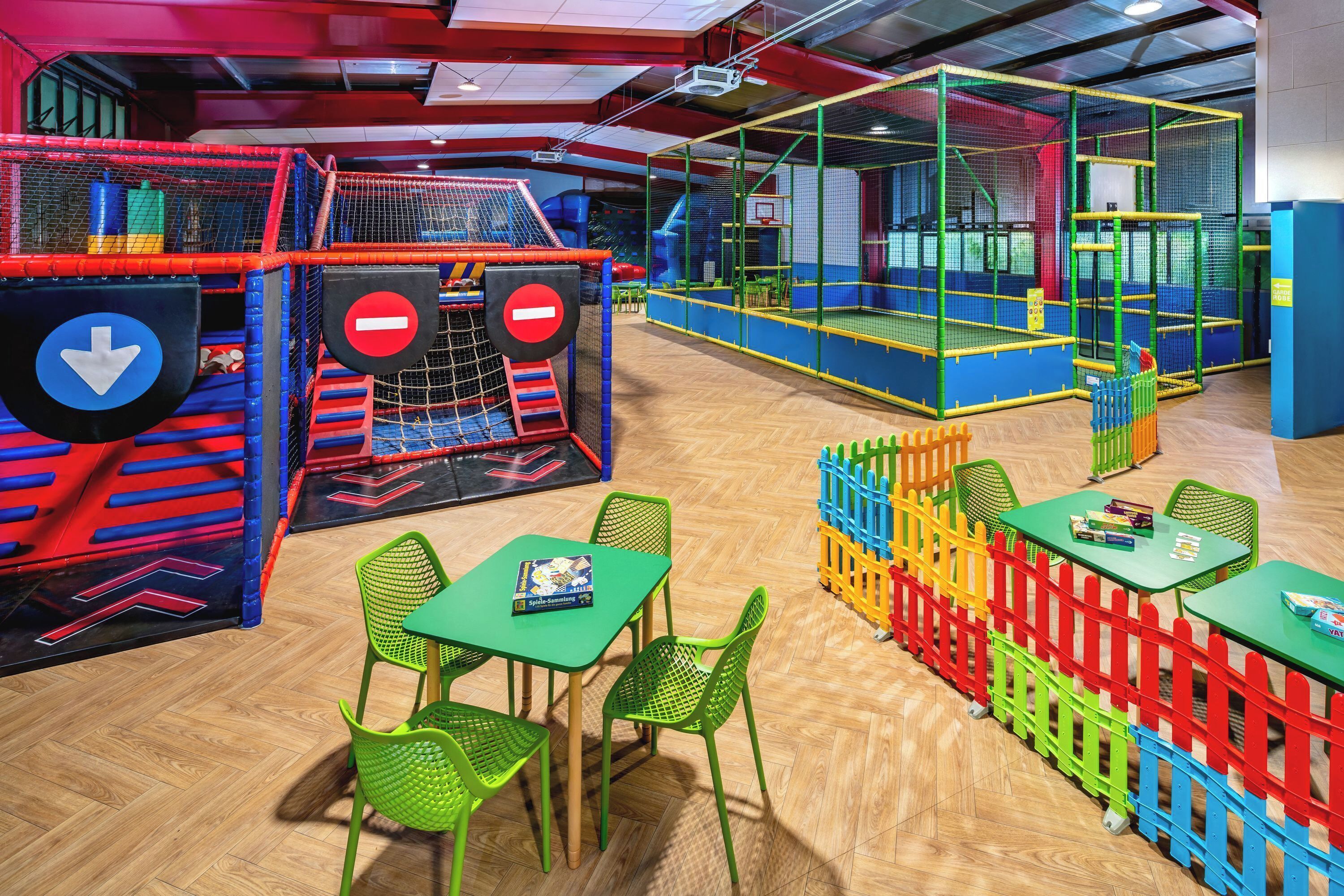 Área de juegos infantiles techada