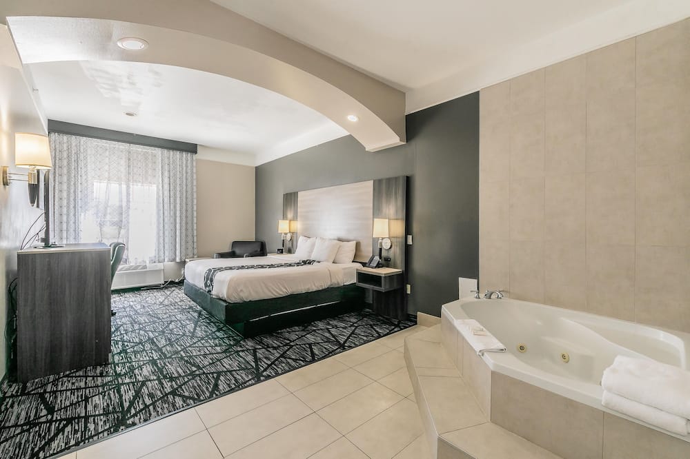 La Quinta Inn & Suites by Wyndham Granbury