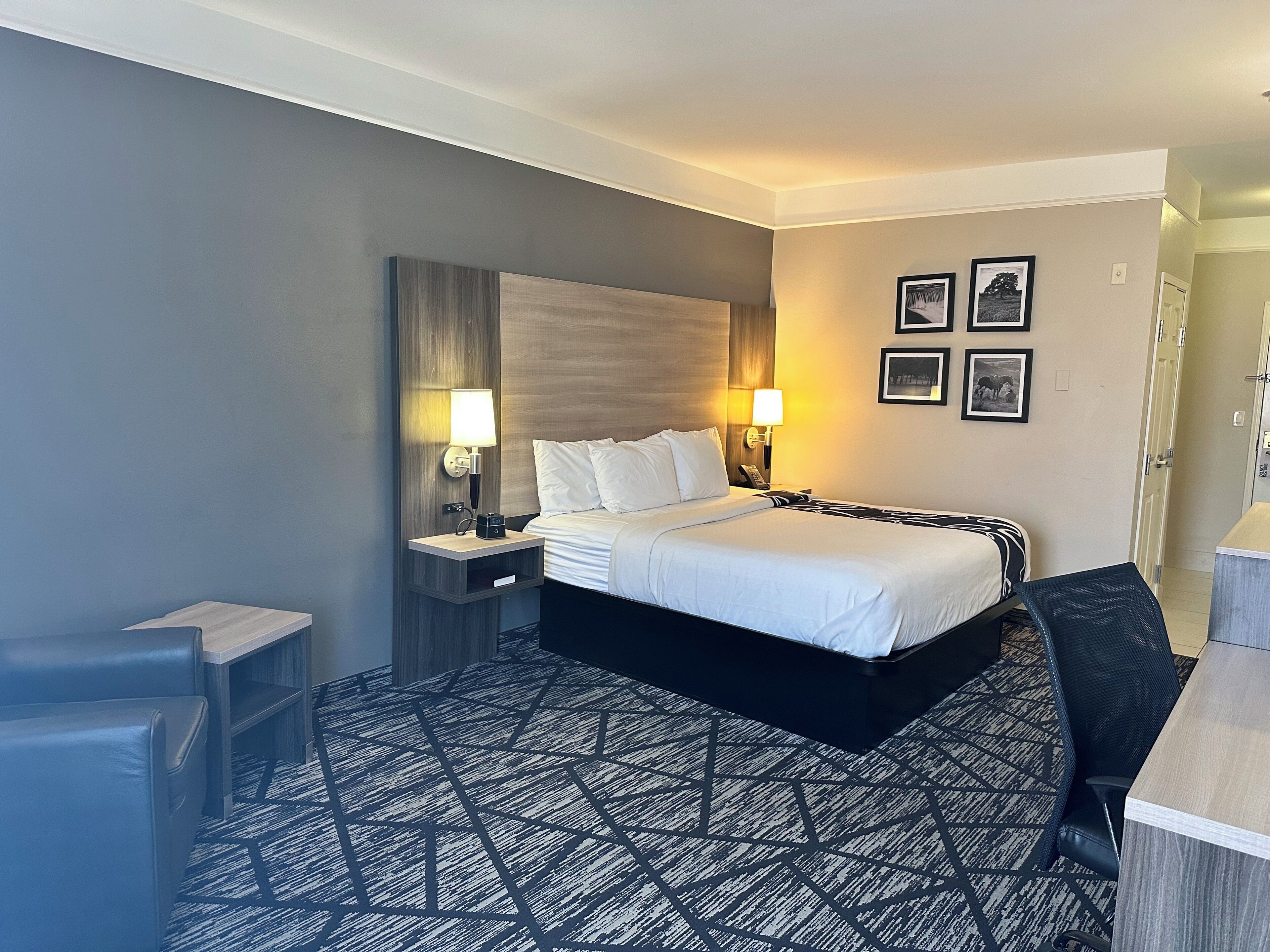 Room, 1 King Bed, Non Smoking | Premium bedding, desk, iron/ironing board, free cots/infant beds