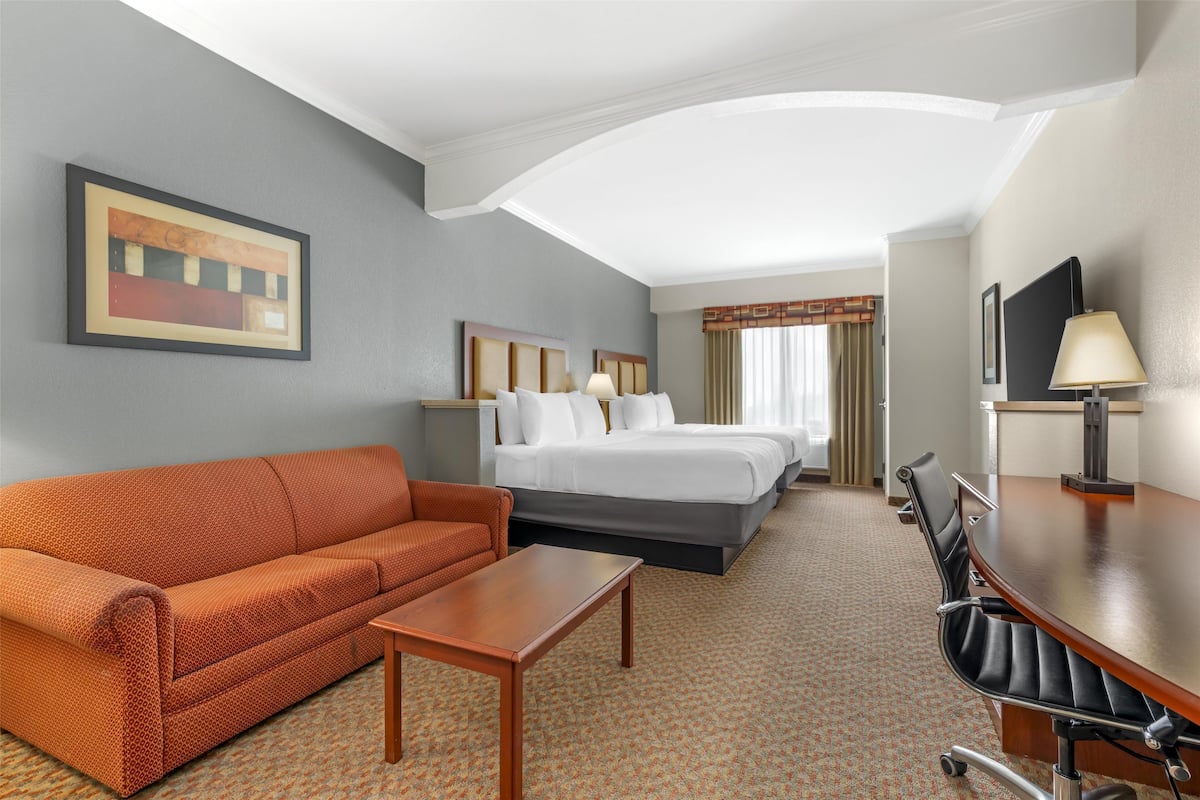In-room safe, iron/ironing board, free cots/infant beds, rollaway beds