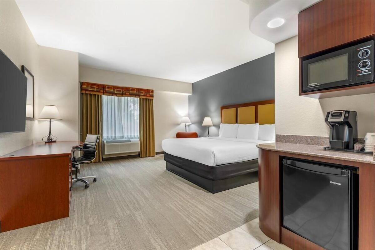 In-room safe, iron/ironing board, free cots/infant beds, rollaway beds