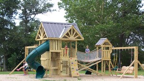 Children's play area - outdoor - L'Acadie Inn & RV Park (Eunice)