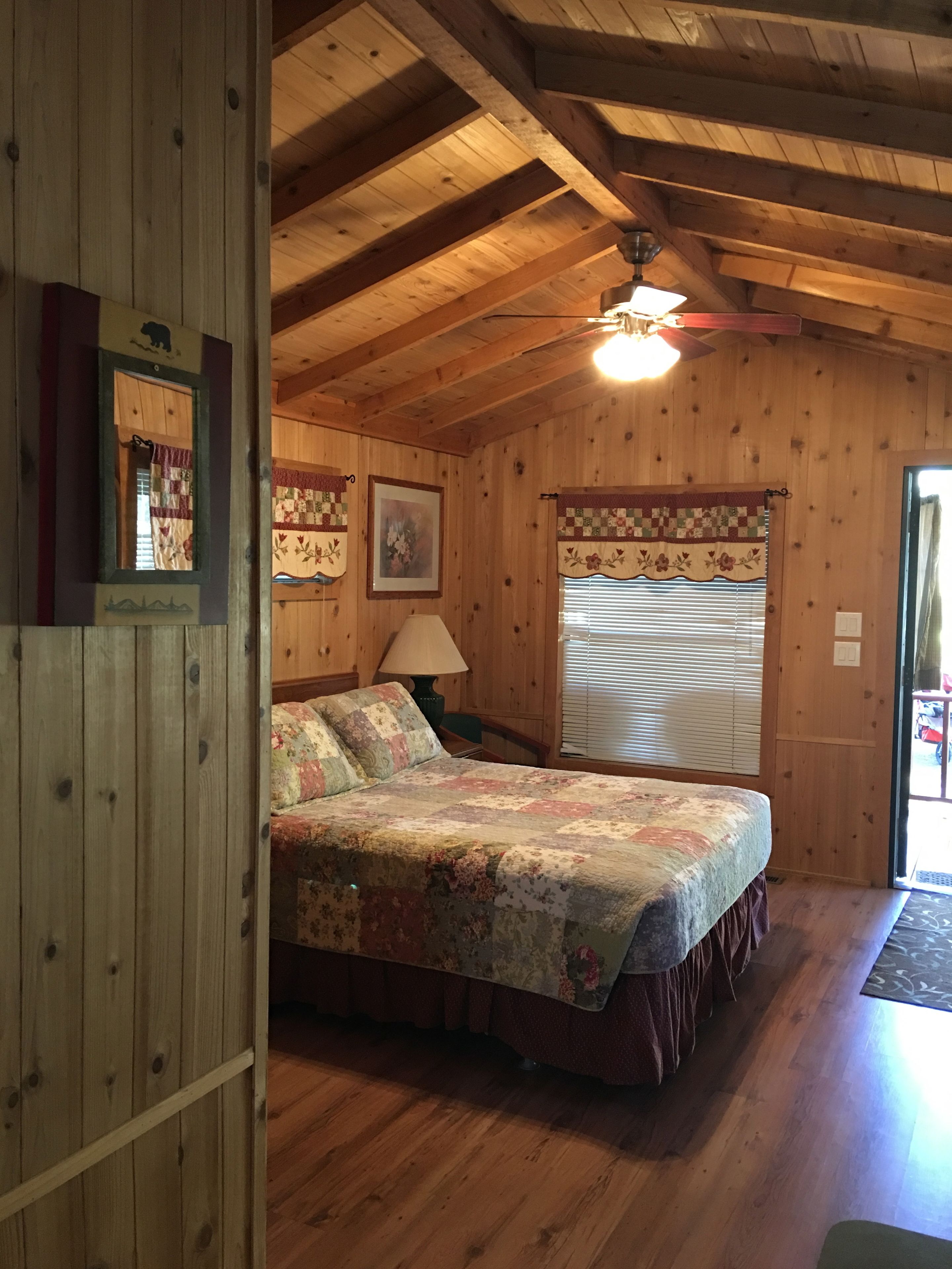 Cottage, 1 Queen Bed, Kitchenette | Bed sheets