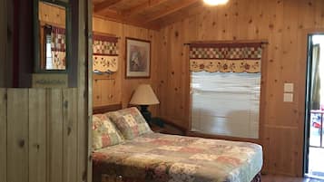 Cottage, 1 Queen Bed, Kitchenette | Bed sheets