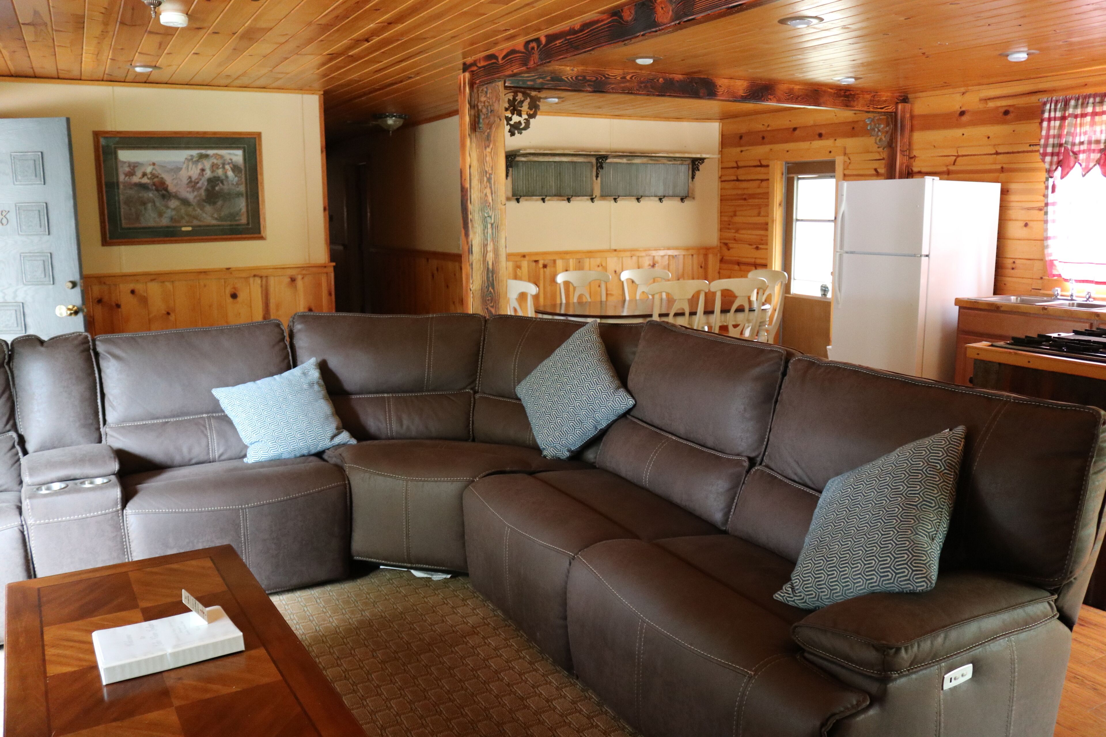 Maison Familiale, 3 chambres, 2 salles de bains | Salle de séjour