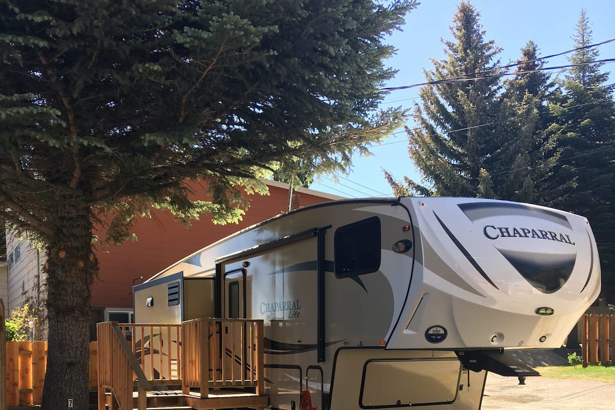 Family Mobile Home, 2 Bedrooms, Kitchen | 1 bedroom, bed sheets