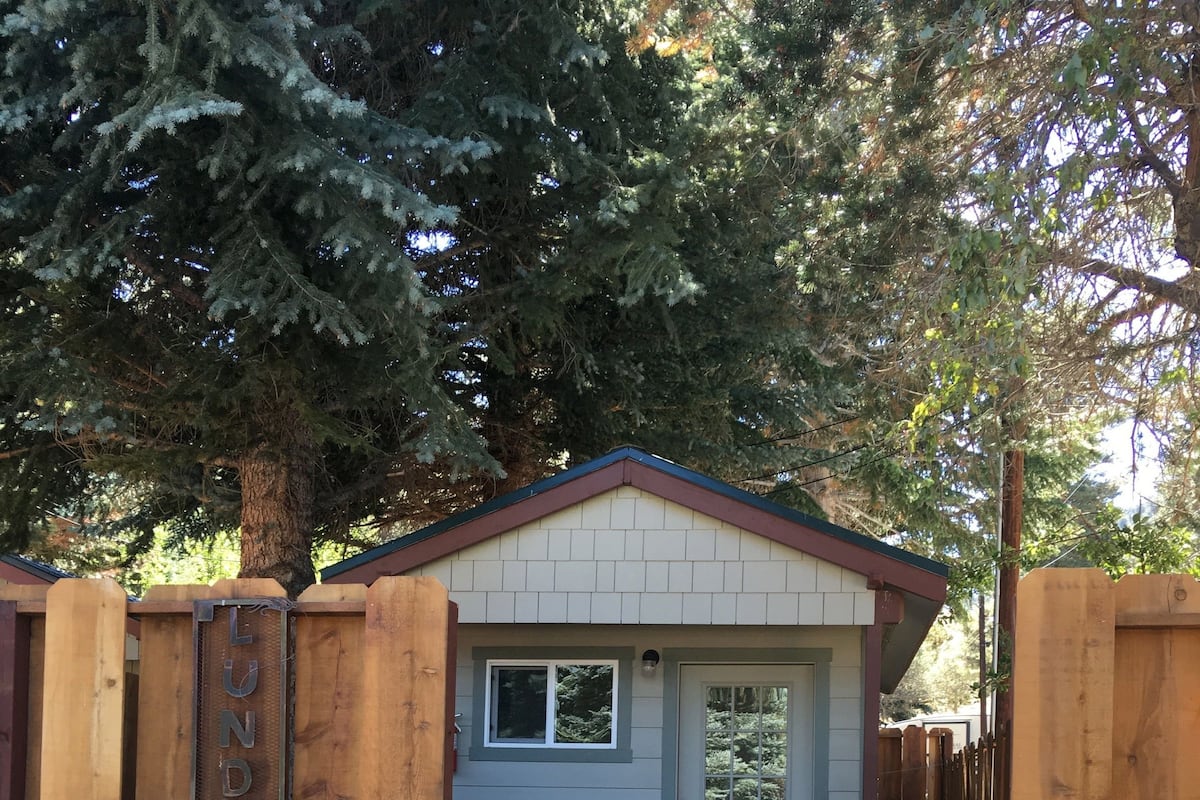 Basic Cottage, 1 Queen Bed, Shared Bathroom