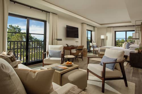 Carmel Bay Suite | Living area