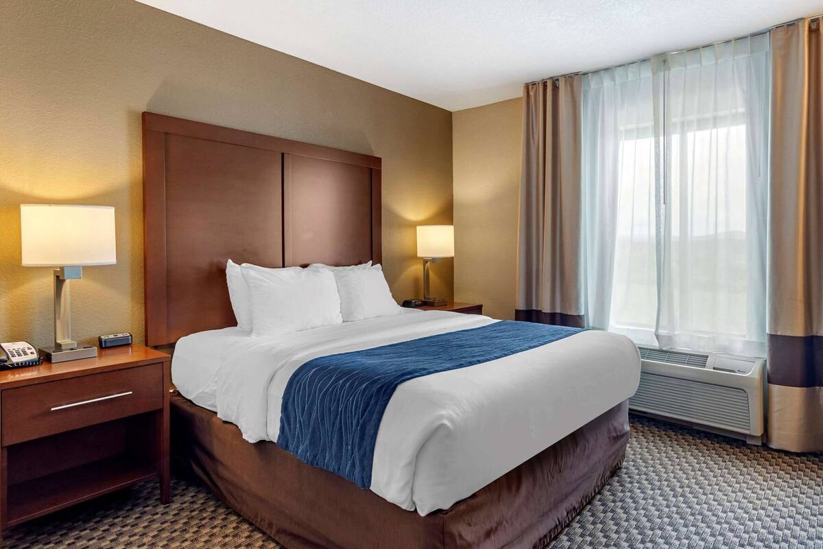 Desk, blackout drapes, iron/ironing board, free cribs/infant beds