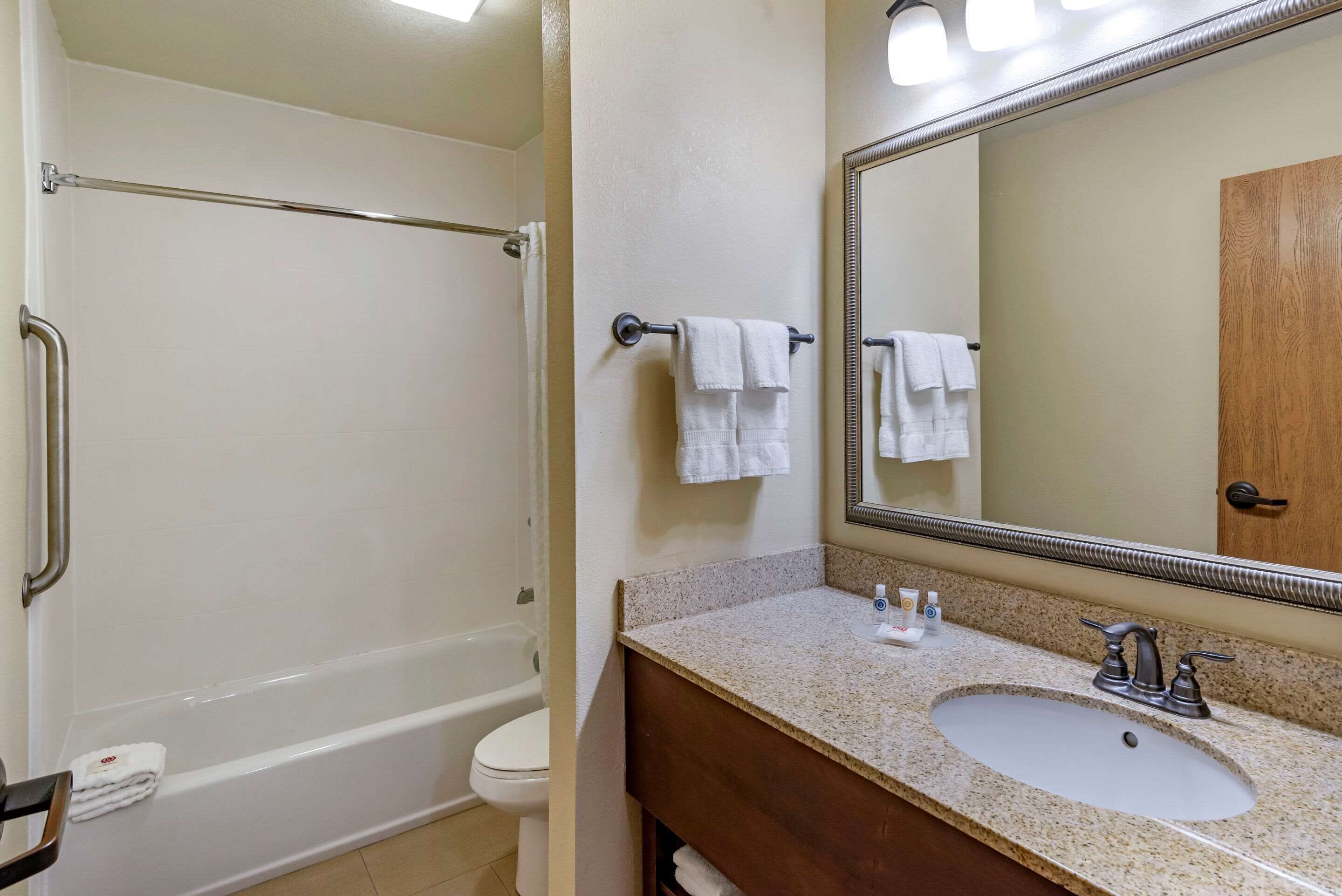 room, multiple beds, non smoking | bathroom | combined shower/bathtub, free toiletries, hair dryer, towels