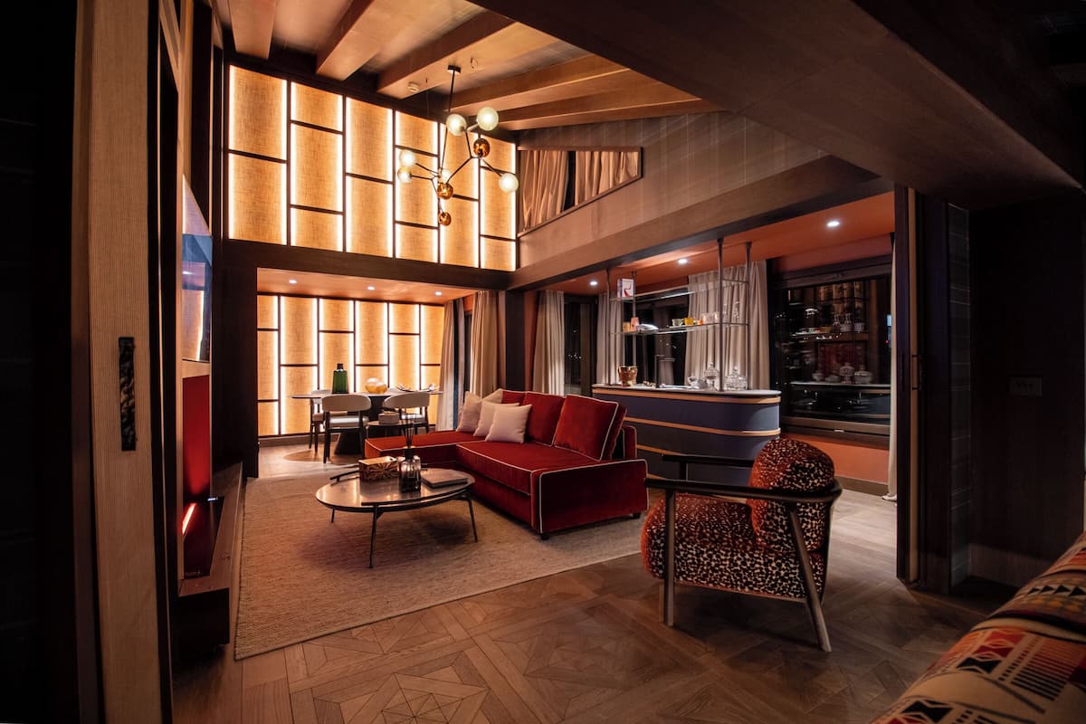 Eight Suite | Edredones de plumas, minibar, caja fuerte y escritorio