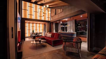 Eight Suite | Couette en duvet d'oie, minibar, coffres-forts dans les chambres, bureau