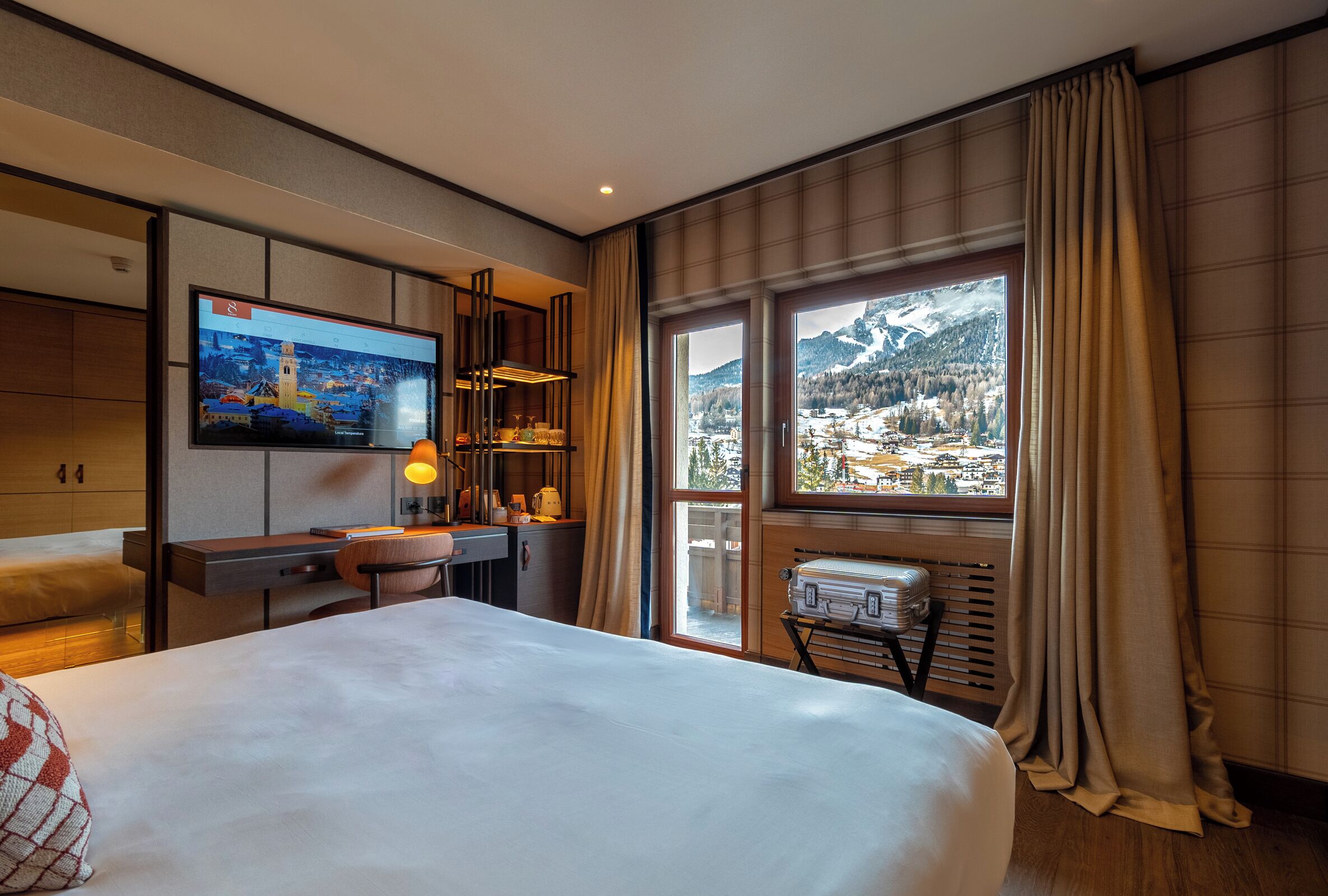 superior room | down duvets, minibar, in-room safe, desk