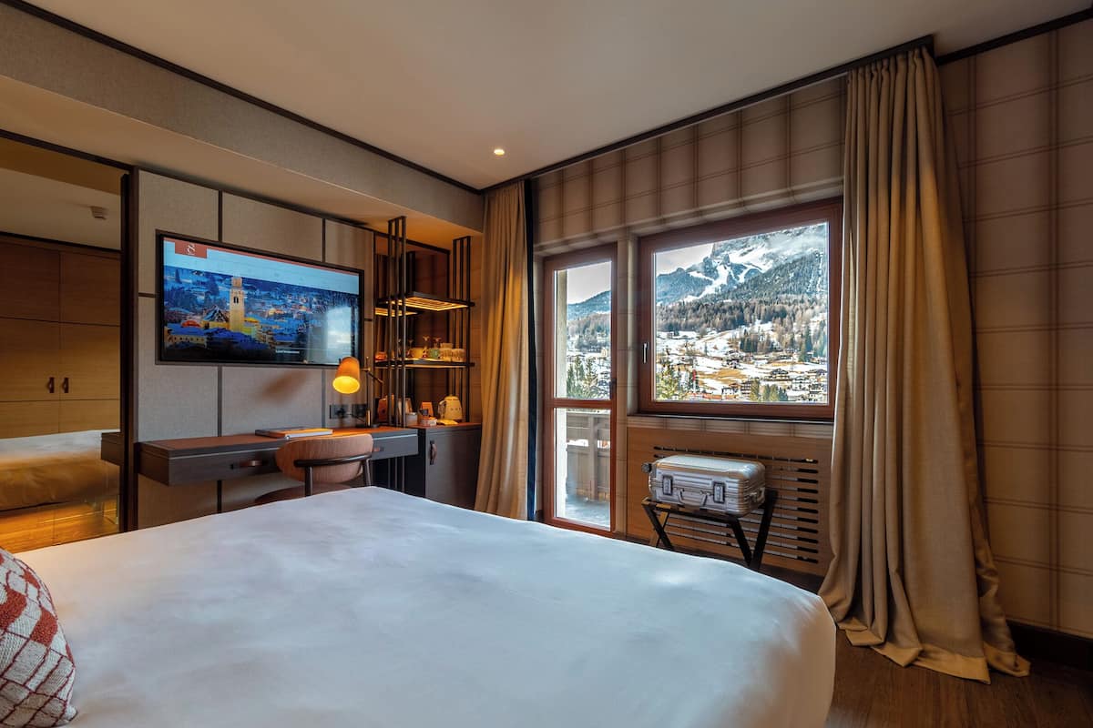 superior room | down duvets, minibar, in-room safe, desk