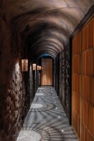 Salas de tratamiento para parejas, un sauna, una bañera de hidromasaje