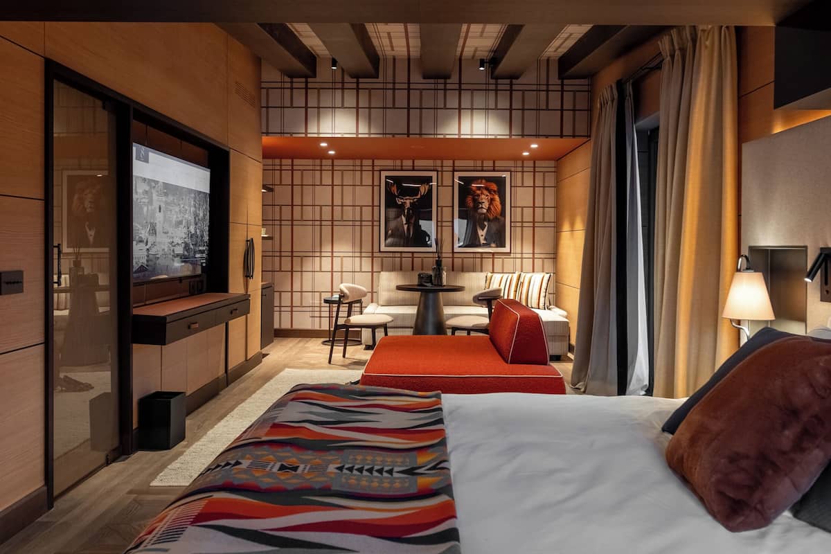 suite | down duvets, minibar, in-room safe, desk