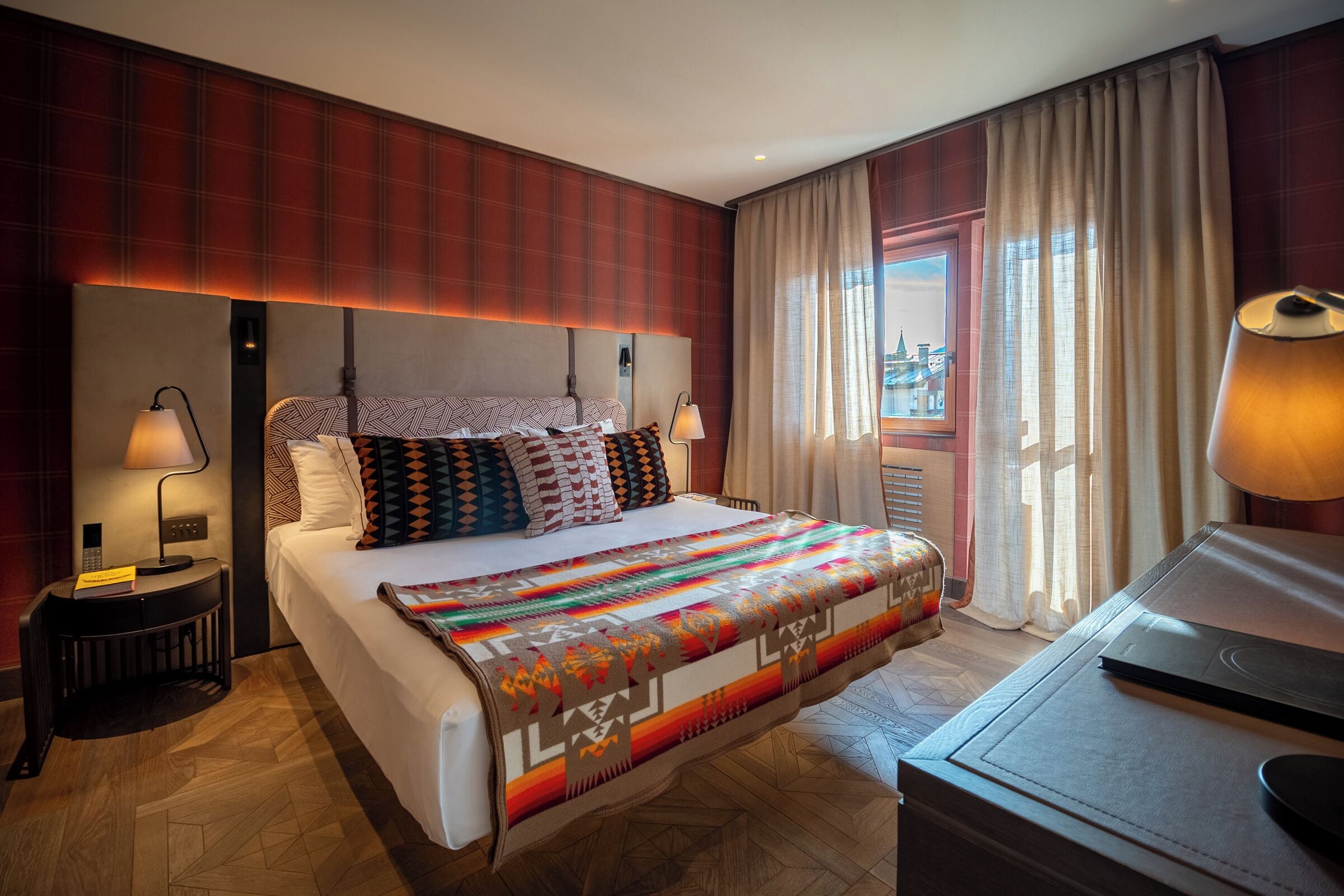Suite junior | Edredones de plumas, minibar, caja fuerte y escritorio
