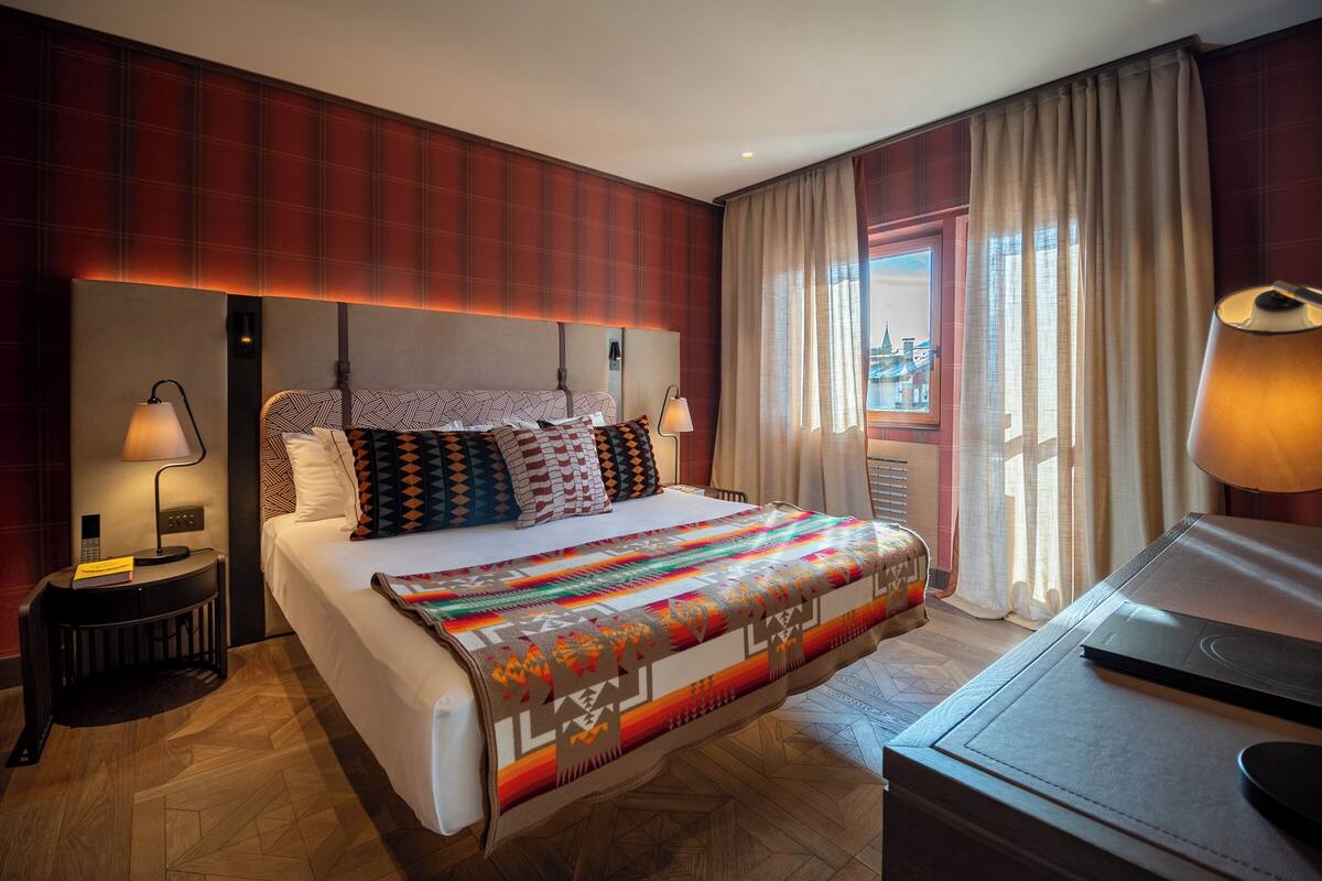 Phòng Suite Junior | Chăn bông, minibar, két bảo mật tại phòng, bàn 