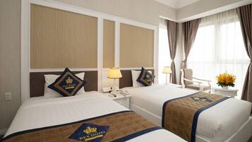 Family Suite | Minibar, in-room safe, desk, blackout curtains