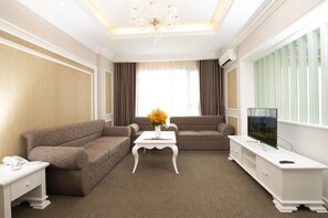 32-inch TV with satellite channels, DVD player - Rex Hotel Vung Tau (Ho Chi Minh City)