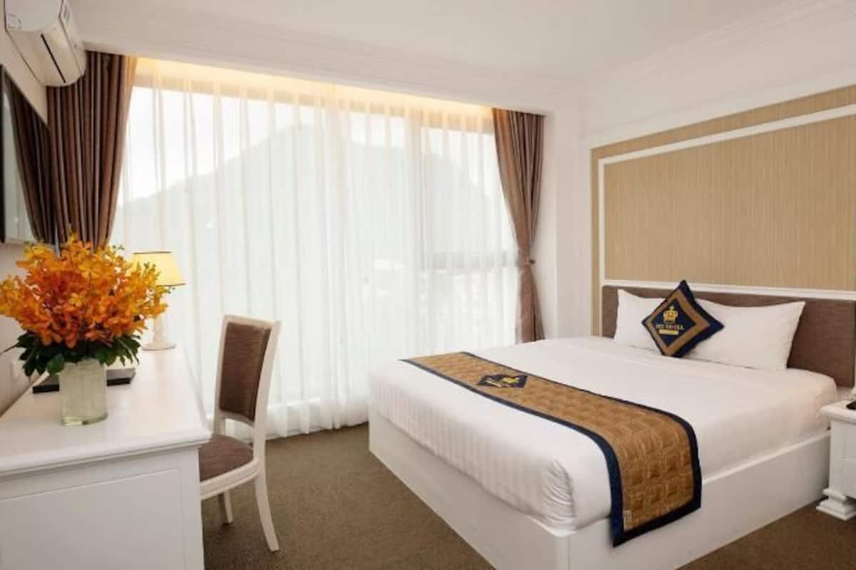 Minibar, in-room safe, desk, blackout curtains