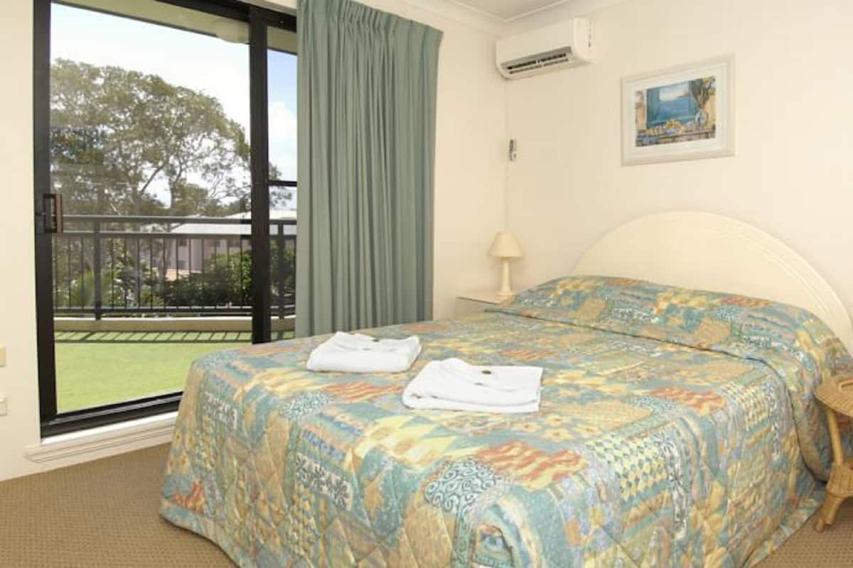 1 bedroom, individually decorated, individually furnished