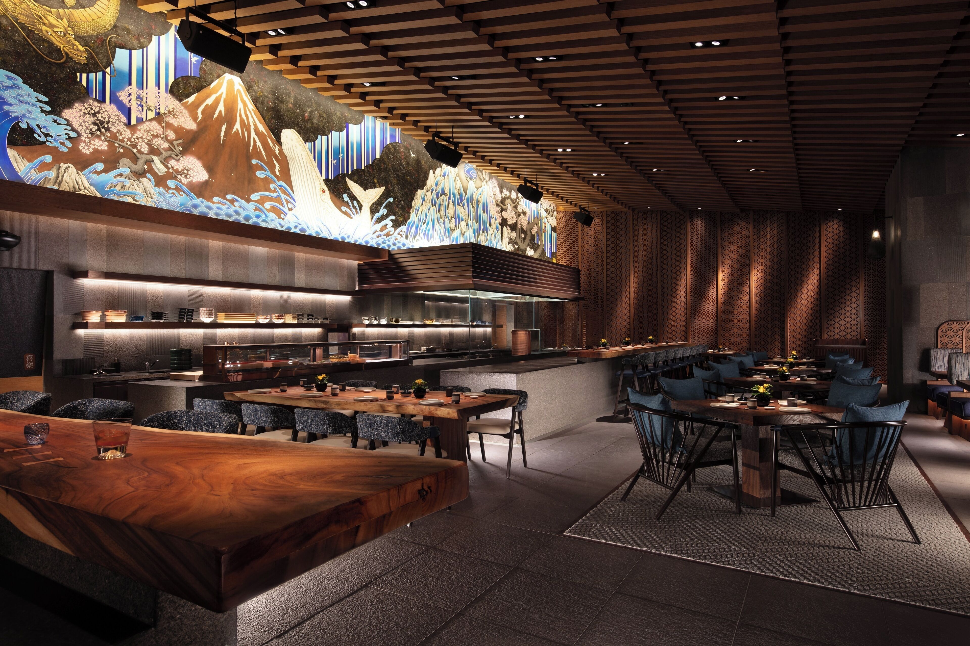 15 间餐厅，供应早餐、午餐和晚餐，中国菜