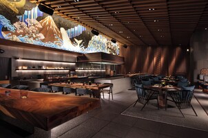 15 restaurantes; se sirve desayuno, almuerzo y cena; cocina china