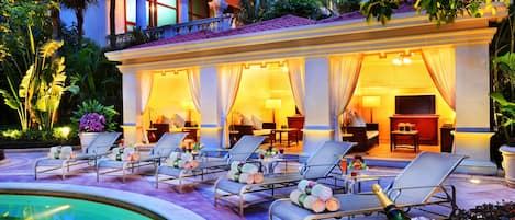 4 outdoor pools, open 8:00 AM to 8:00 PM, pool cabanas (surcharge)